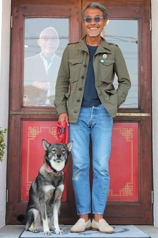 Как носить куртку в стиле милитари с лоферами мужчине