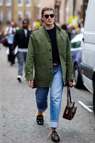 Как носить куртку в стиле милитари с лоферами мужчине