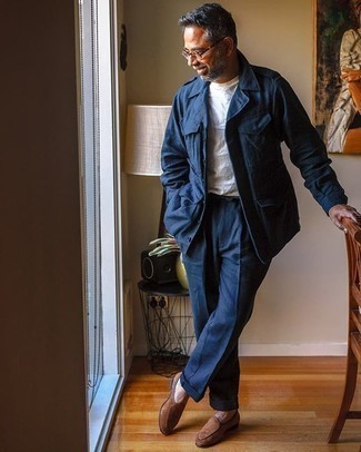 Как носить куртку в стиле милитари с лоферами мужчине