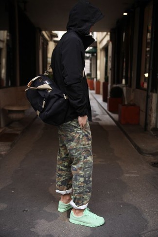 С чем носить мятные кроссовки мужчине