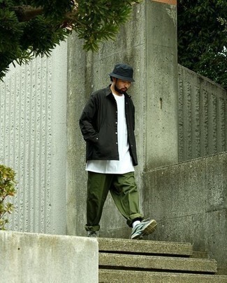 С чем носить мятные кроссовки мужчине