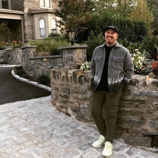 Какие куртки-рубашки носить с мятными кроссовками мужчине