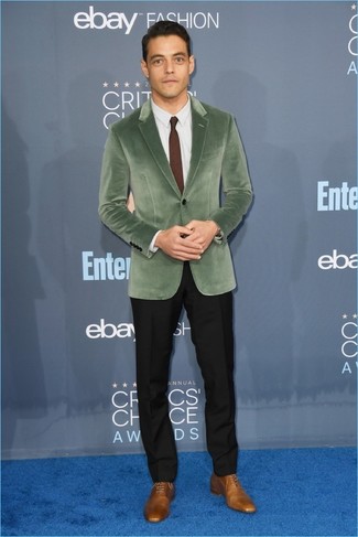 Какие классические брюки носить с мятным пиджаком мужчине