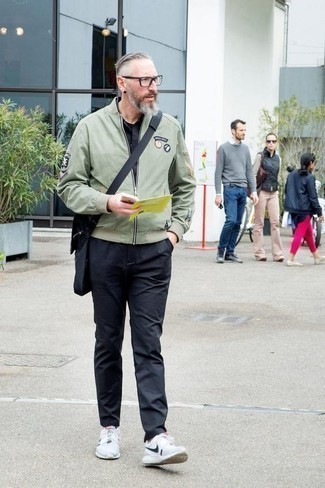 С чем носить мятный бомбер мужчине