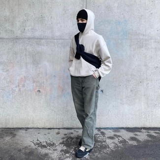 Какой худи носить с мятными брюками чинос