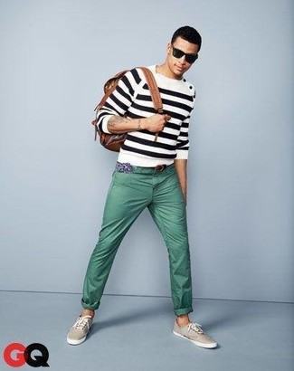 С чем носить мятные брюки чинос