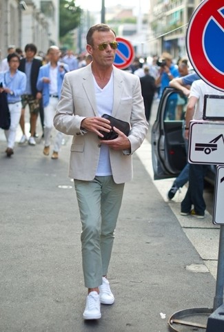 С чем носить мятные брюки чинос