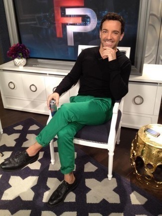 С чем носить мятные брюки чинос