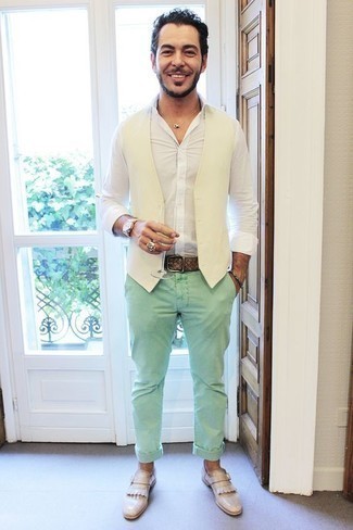 С чем носить мятные брюки чинос