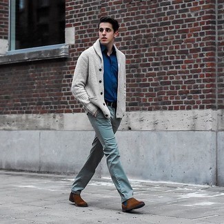 С чем носить мятные брюки чинос