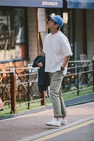 С чем носить мятные брюки чинос