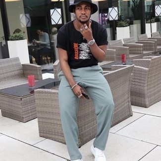 С чем носить мятные брюки чинос