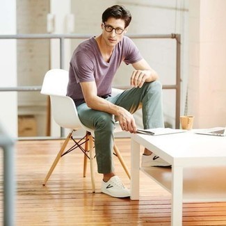 С чем носить мятные брюки чинос