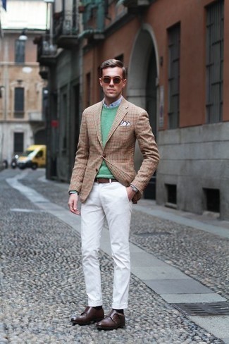 Какие брюки чинос носить с мятным свитером с круглым вырезом