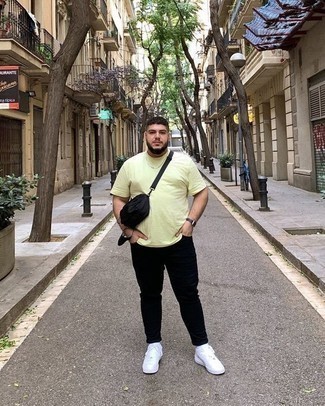 С чем носить мятную футболку с круглым вырезом мужчине