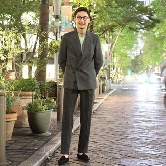 С чем носить мятную футболку с круглым вырезом мужчине