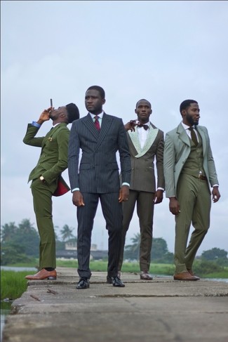 С чем носить мятную классическую рубашку мужчине