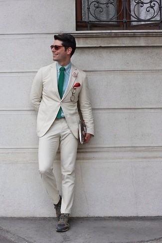 С чем носить мятную классическую рубашку мужчине