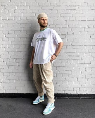 Какие брюки чинос носить с мятными высокими кедами