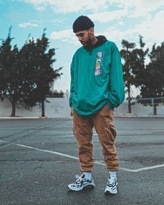 Какие брюки карго носить с мятным худи