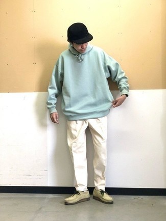 Какие брюки чинос носить с мятным худи
