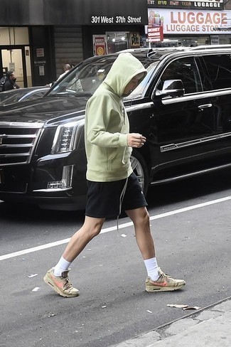 С чем носить мятный худи мужчине