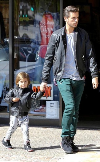 С чем носить мятные джинсы мужчине