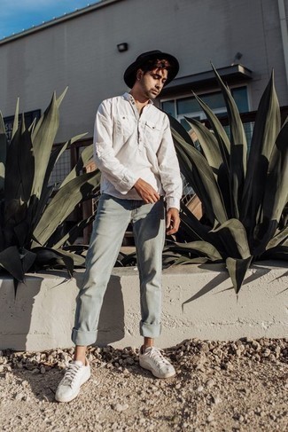 Какие рубашки с длинным рукавом носить с мятными джинсами мужчине