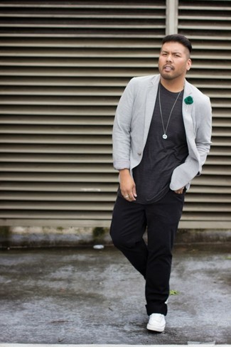 С чем носить мятную мужскую брошь