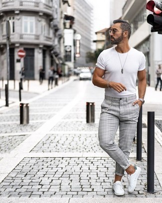 С чем носить мятные кожаные низкие кеды мужчине