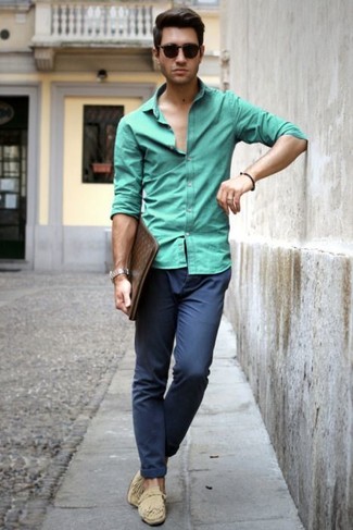 С чем носить мятную рубашку с длинным рукавом мужчине