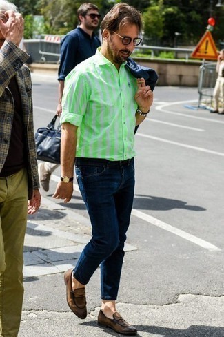 С чем носить мятную рубашку с длинным рукавом мужчине