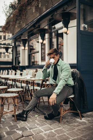 С чем носить мятную рубашку с длинным рукавом мужчине