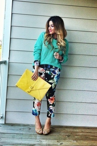 С чем носить мятный свободный свитер