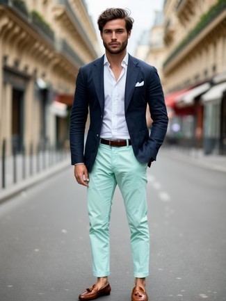 С чем носить мятные брюки мужчине