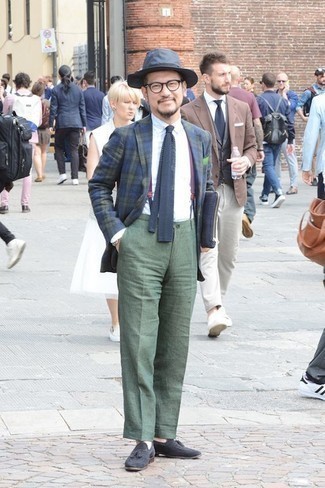 С чем носить мятный нагрудный платок