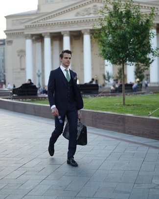 С чем носить мятный нагрудный платок