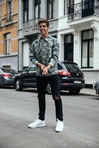 С чем носить мятную рубашку с длинным рукавом с принтом мужчине