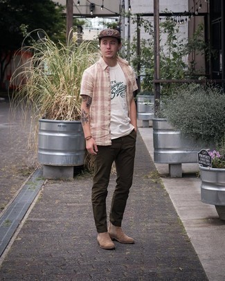 С чем носить мятную футболку с принтом мужчине