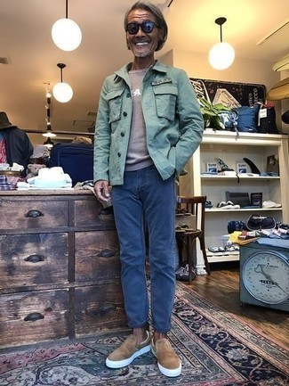 Какие джинсы носить с мятной курткой-рубашкой мужчине