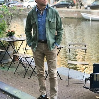 С чем носить мятную куртку-рубашку мужчине