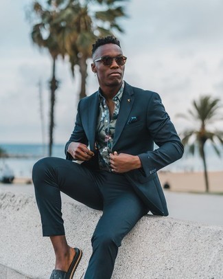 Какие сланцы носить с мятной рубашкой с коротким рукавом мужчине