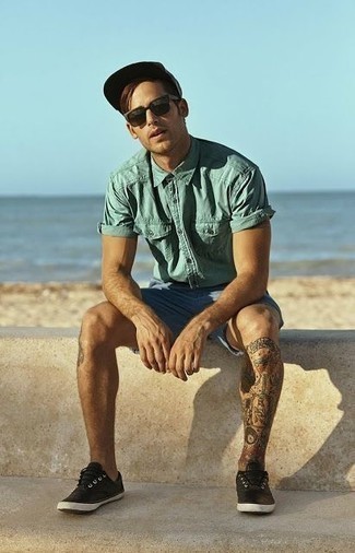 Какие шорты носить с мятной рубашкой с коротким рукавом мужчине