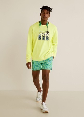 Какие кроссовки носить с мятными шортами мужчине