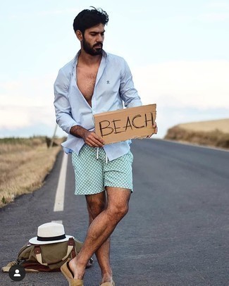 Какие эспадрильи носить с мятными шортами мужчине