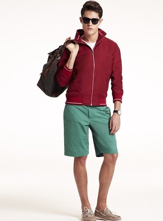 С чем носить мятные шорты мужчине