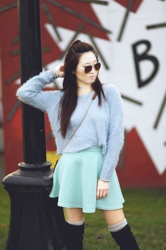 С чем носить мятную короткую юбку-солнце