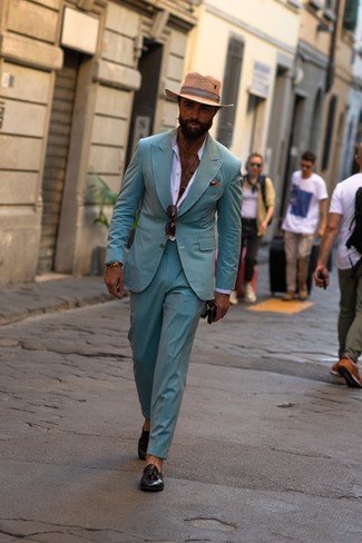 С чем носить мятный костюм
