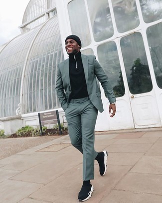 Какие свитера с воротником на молнии носить с мятным костюмом