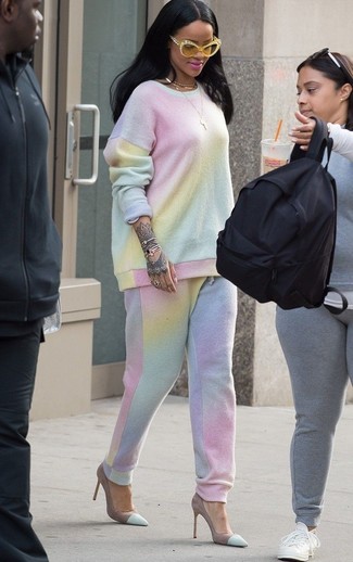 С чем носить мятный свитер женщине